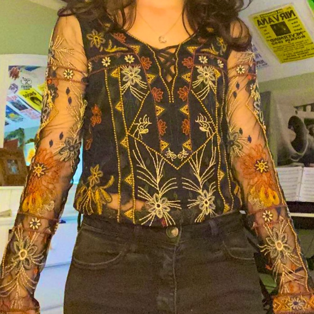 Floral mesh sleeve blouse